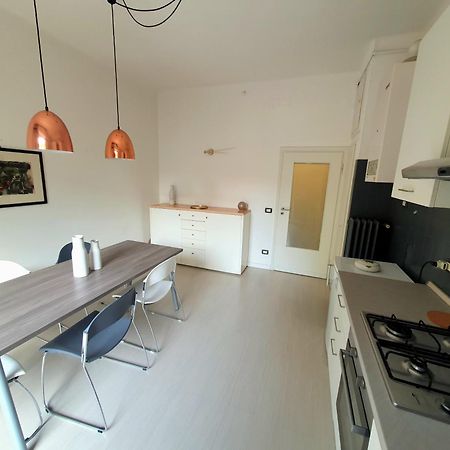 Spacious Three-Room Apartment In Saragozza Болоня Екстериор снимка