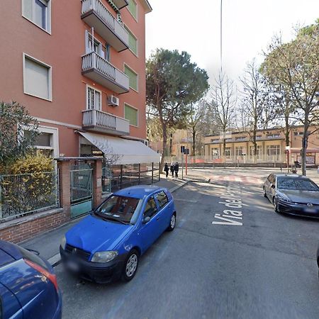 Spacious Three-Room Apartment In Saragozza Болоня Екстериор снимка
