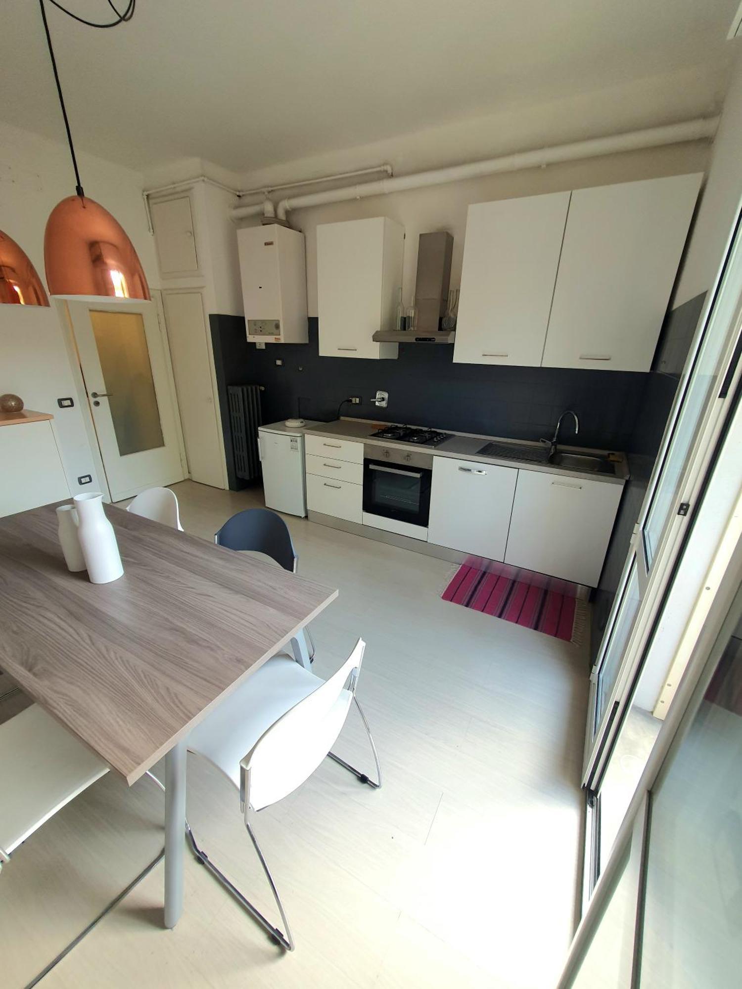Spacious Three-Room Apartment In Saragozza Болоня Екстериор снимка