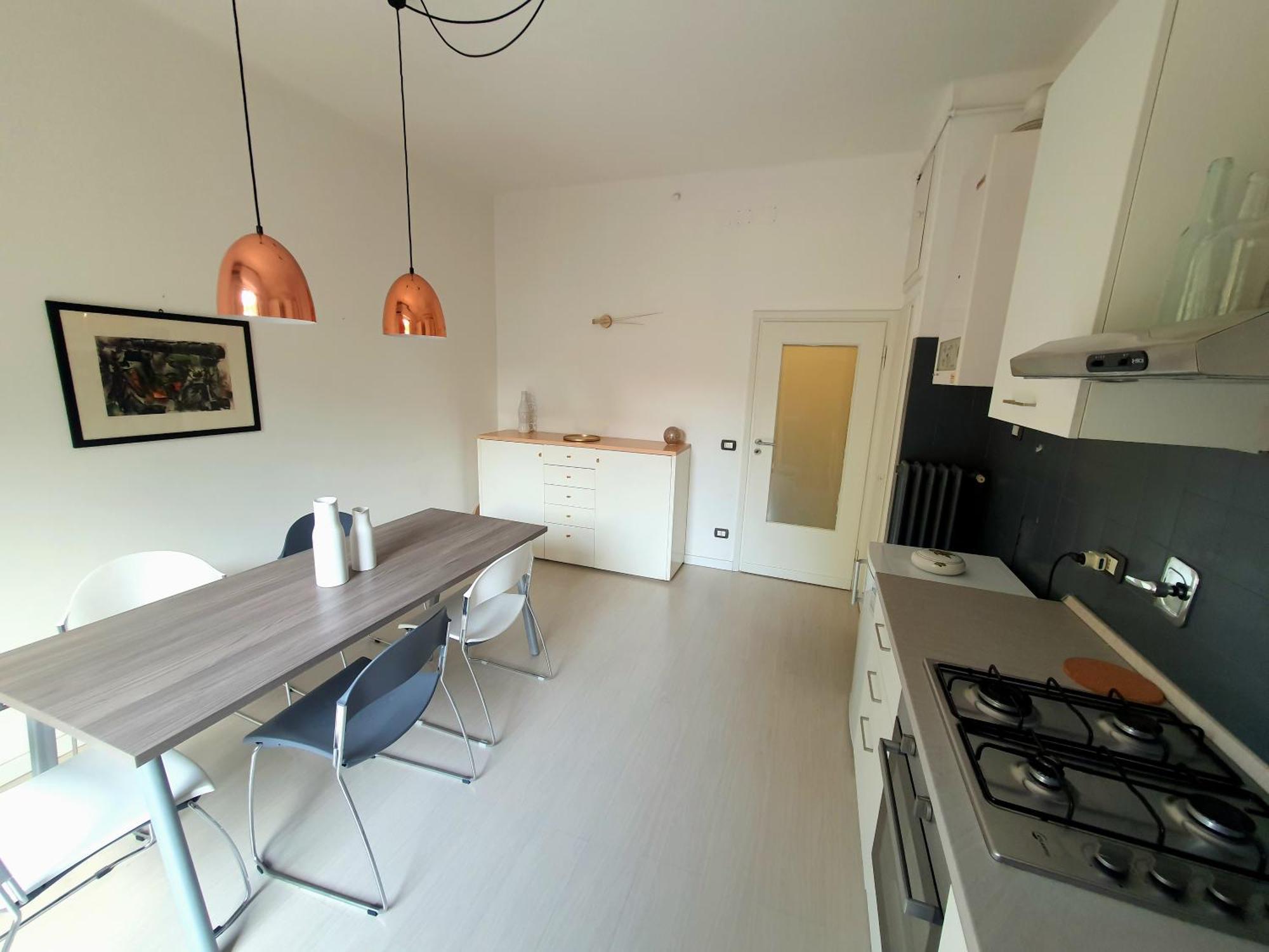 Spacious Three-Room Apartment In Saragozza Болоня Екстериор снимка